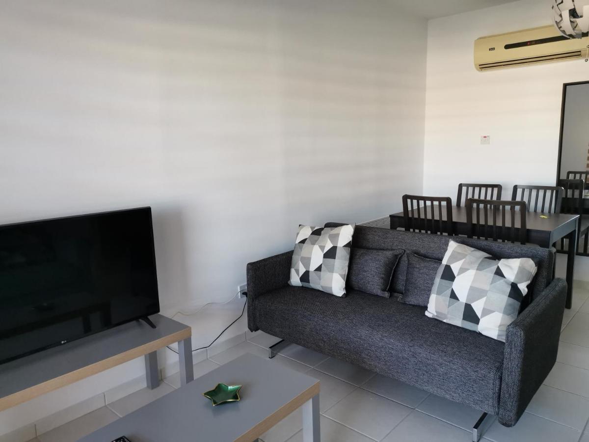 Iris Village, Near Kings Avenue Mall - By Imh Travel & Tours Paphos Eksteriør billede
