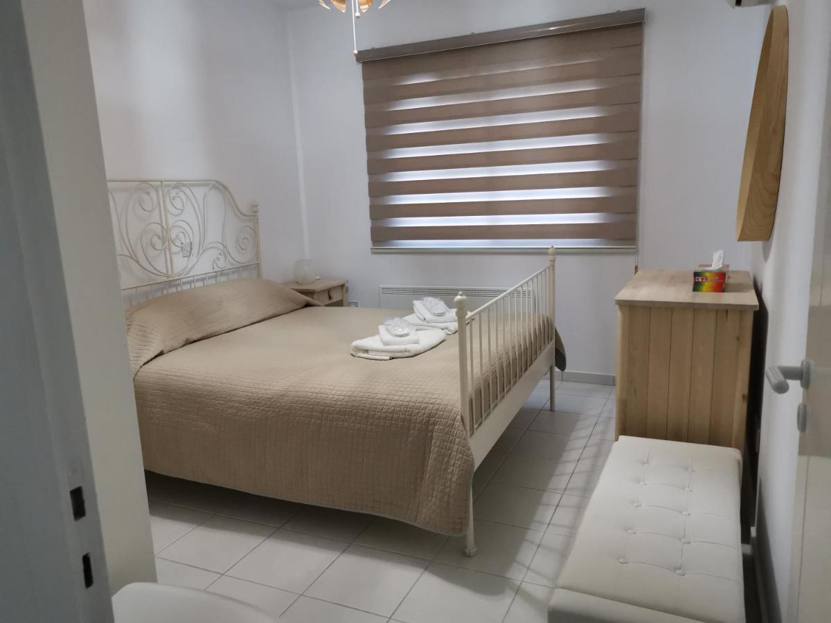 Iris Village, Near Kings Avenue Mall - By Imh Travel & Tours Paphos Eksteriør billede