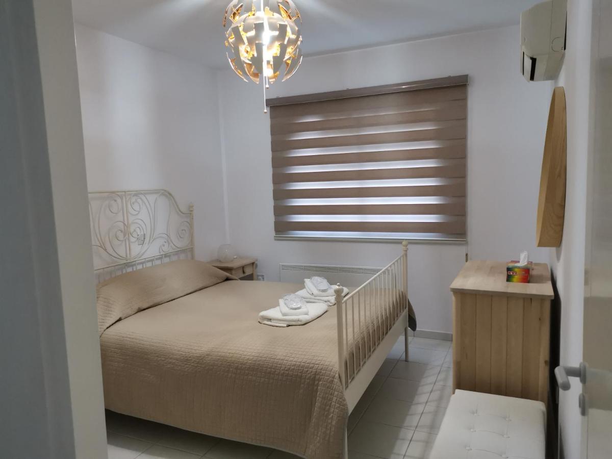 Iris Village, Near Kings Avenue Mall - By Imh Travel & Tours Paphos Eksteriør billede