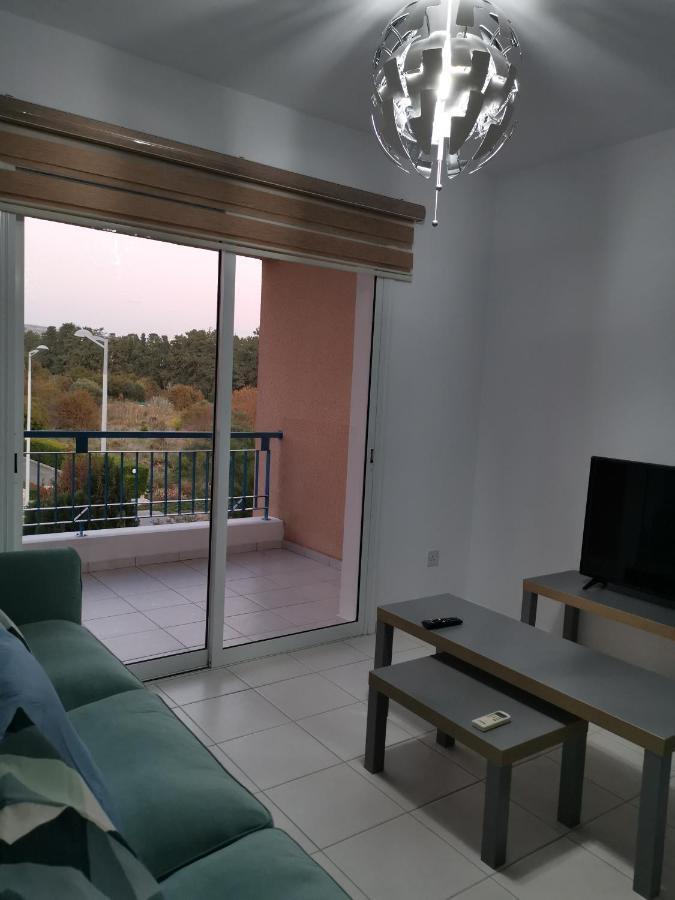 Iris Village, Near Kings Avenue Mall - By Imh Travel & Tours Paphos Eksteriør billede